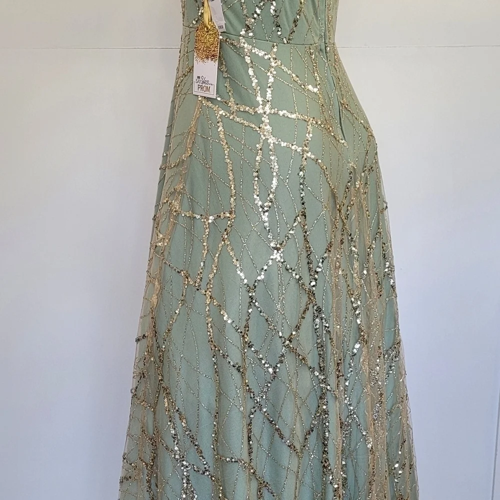 Say Yes Sequin Ball Gown Size 9 Juniors - Picture 11 of 17